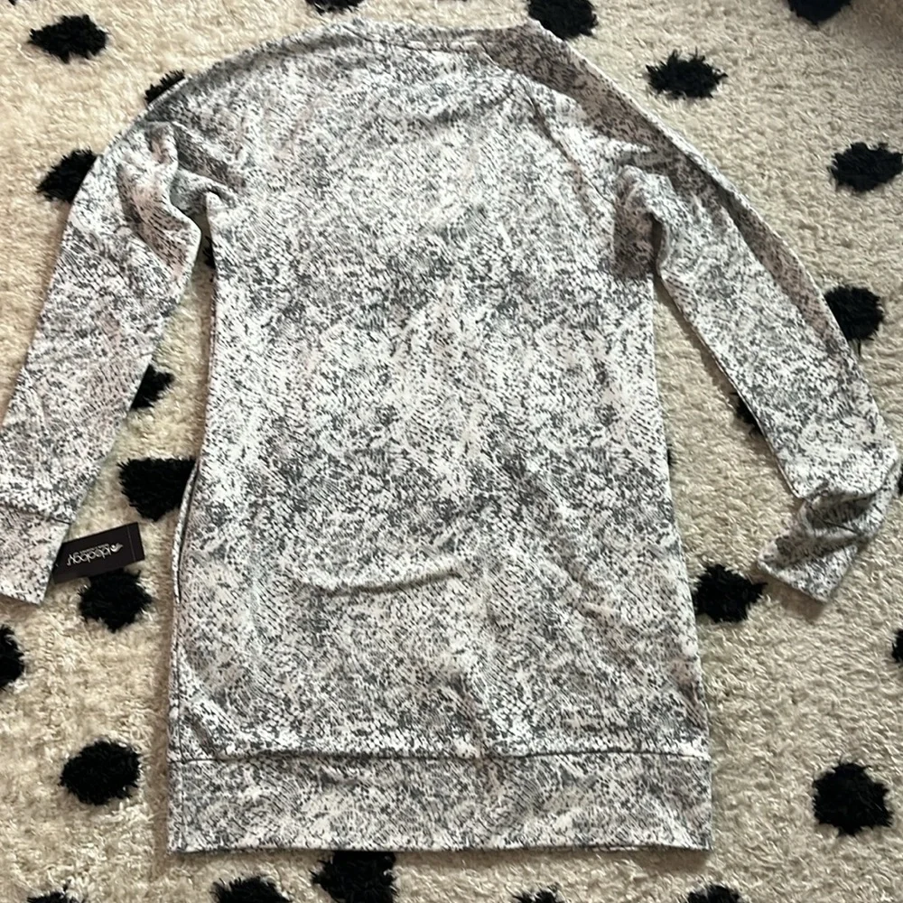 Ideology size XS grey and white long snake Patterned long sleeve sweater